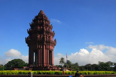 phnom penh independence monument